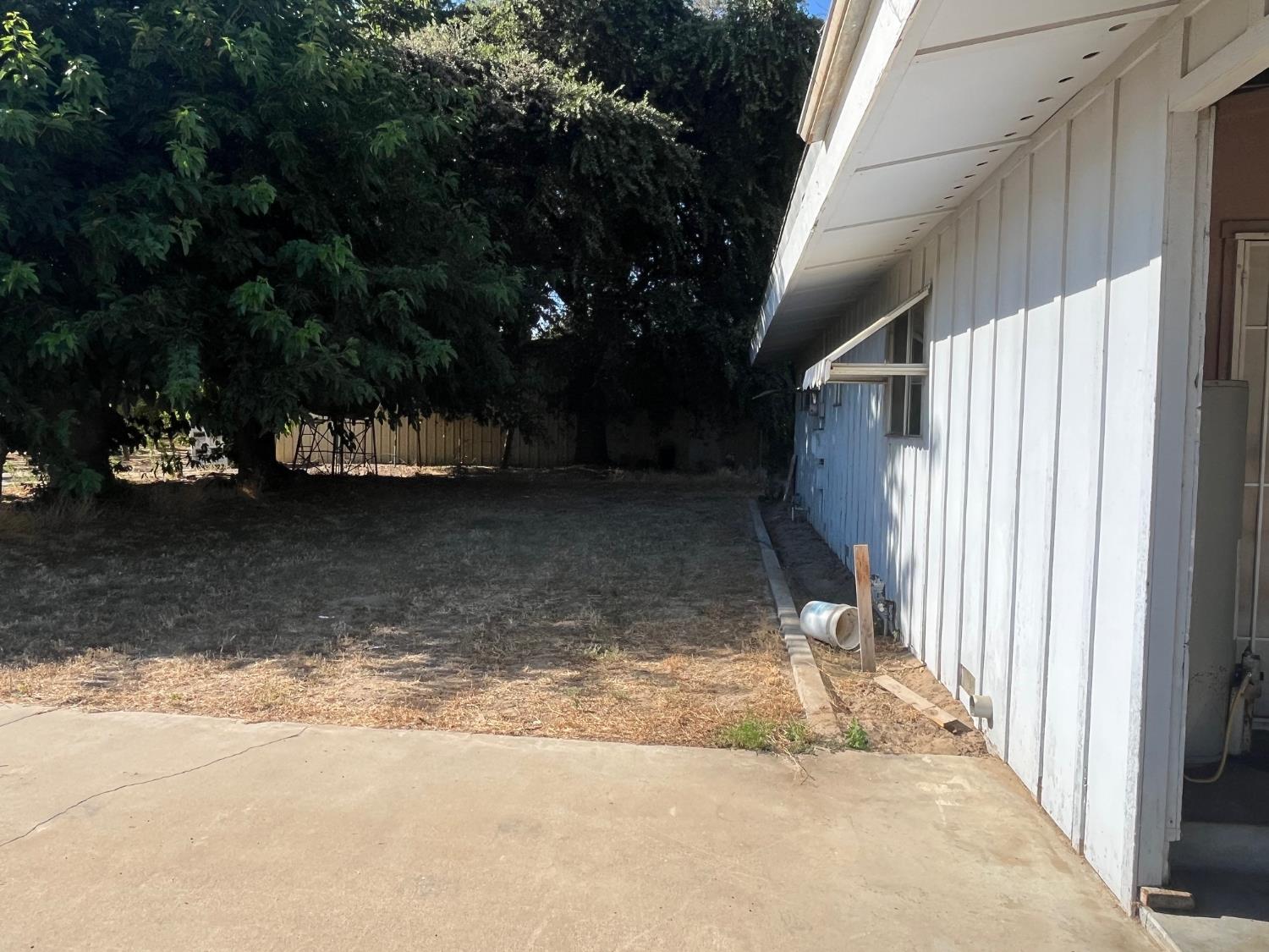 11597 S Academy Ave, Selma, CA 93662