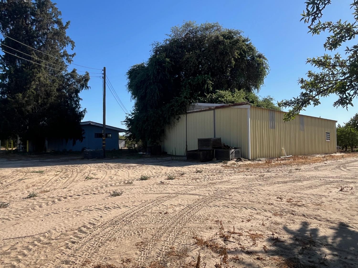 11597 S Academy Ave, Selma, CA 93662