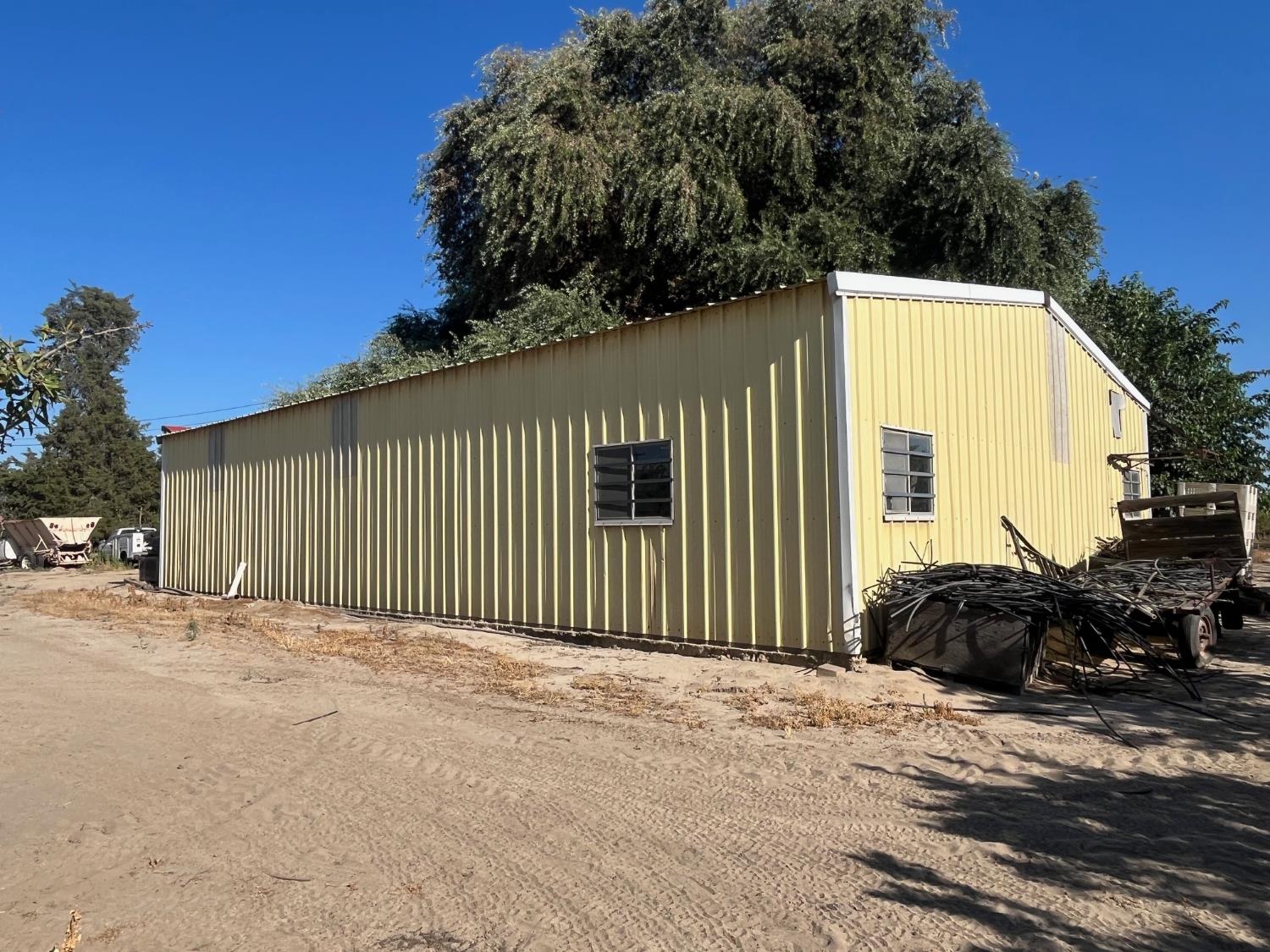 11597 S Academy Ave, Selma, CA 93662