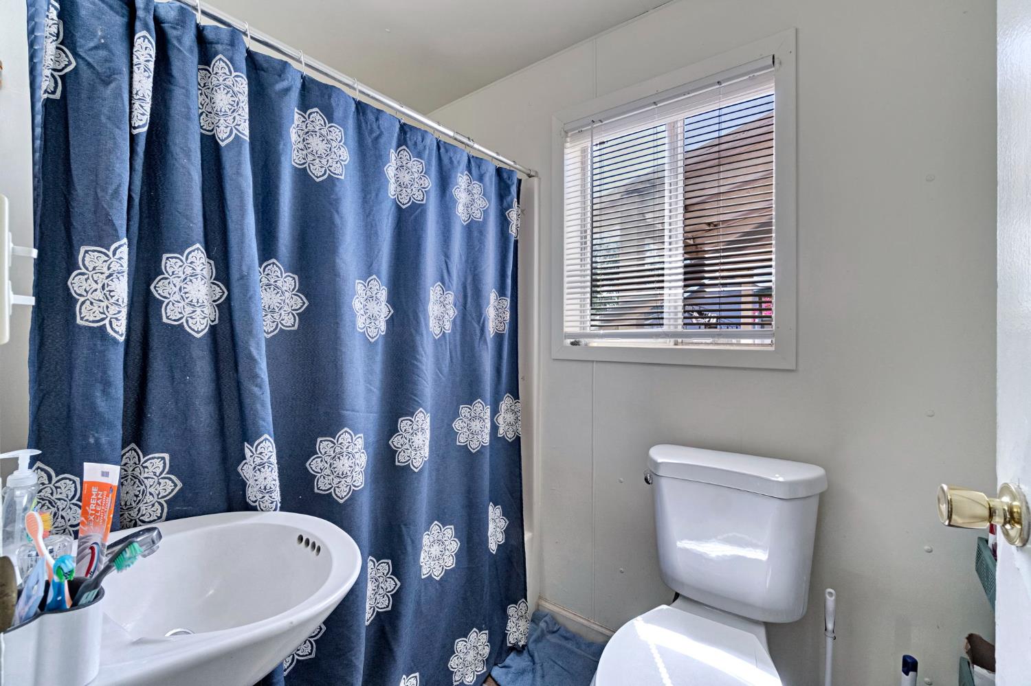 516 W 7Th St, Madera, CA 93637
