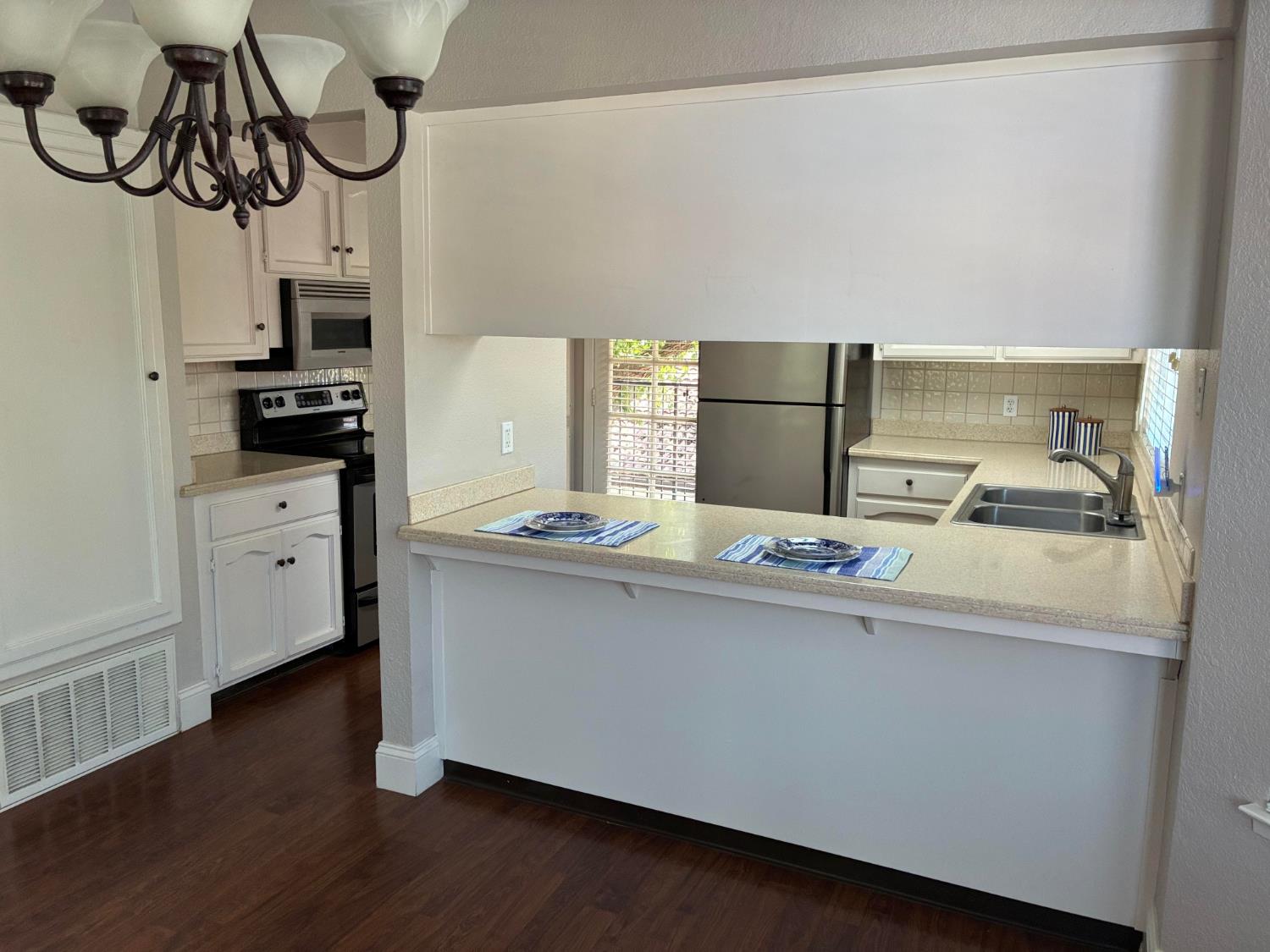 8147 N Cedar Ave #201, Fresno, CA 93720