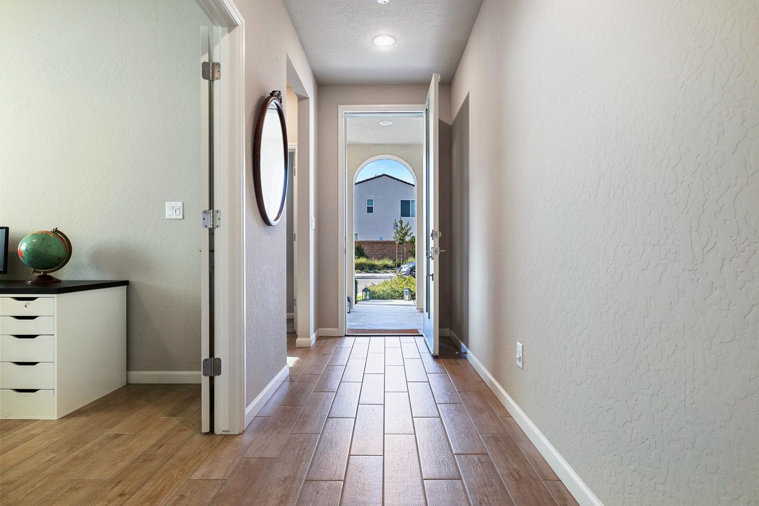 565 Traverse Dr S, Madera, CA 93636