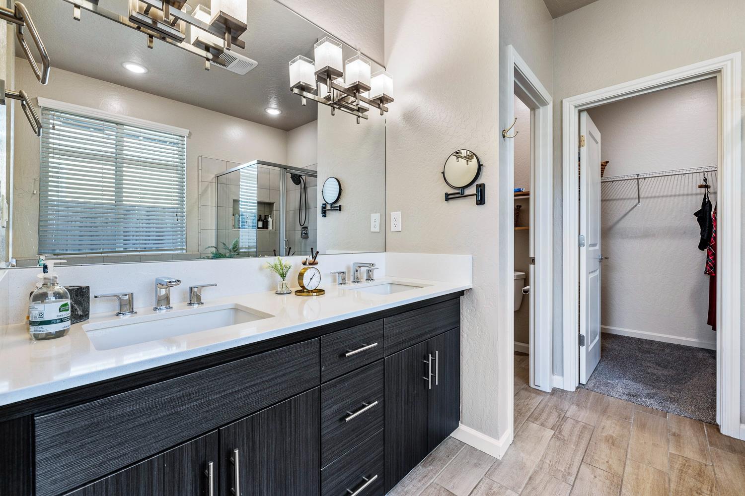 565 Traverse Dr S, Madera, CA 93636
