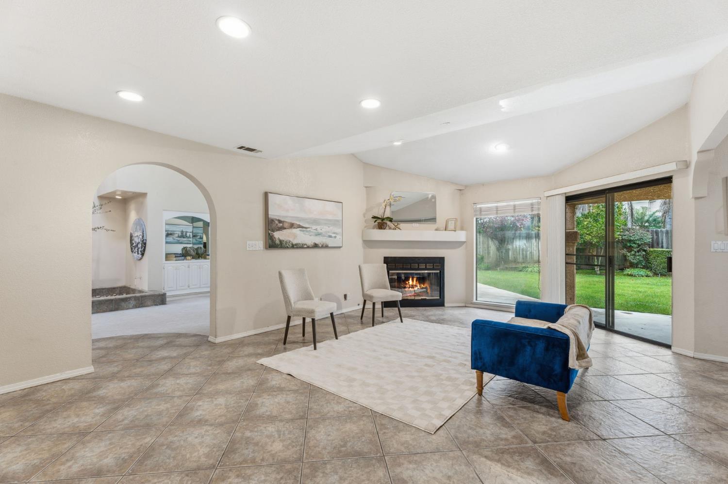 375 W Hagler Ave, Fresno, CA 93711