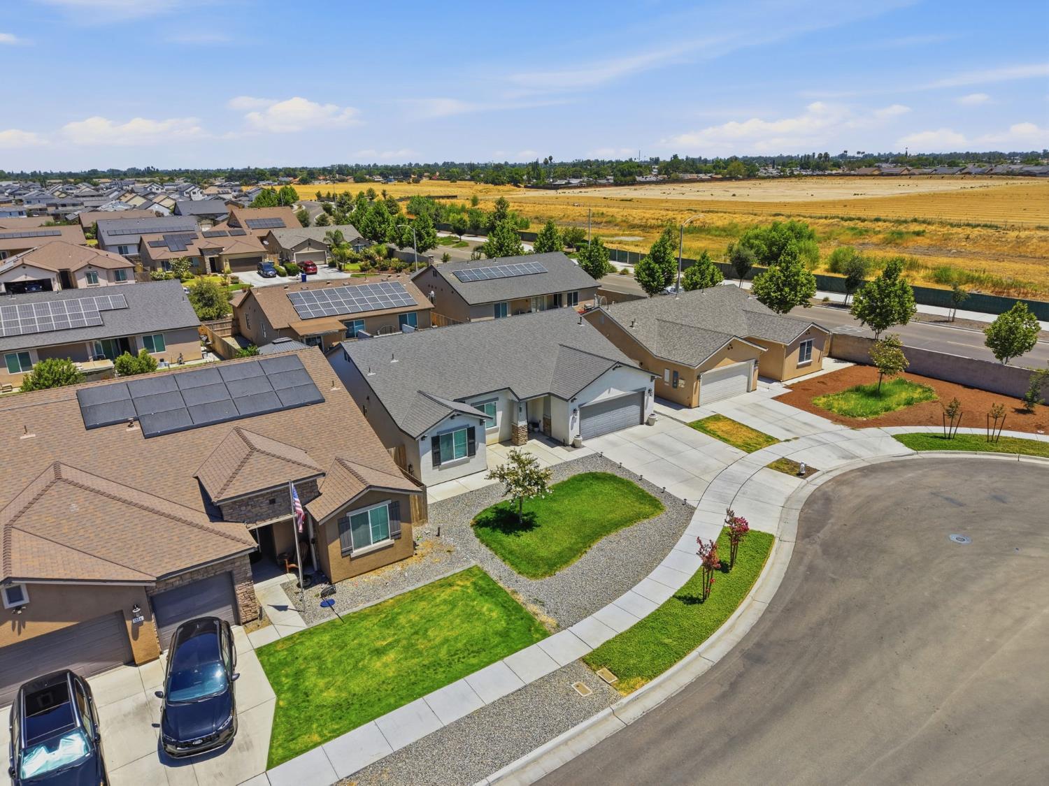 1326 W Sawtooth Pl, Hanford, CA 93230