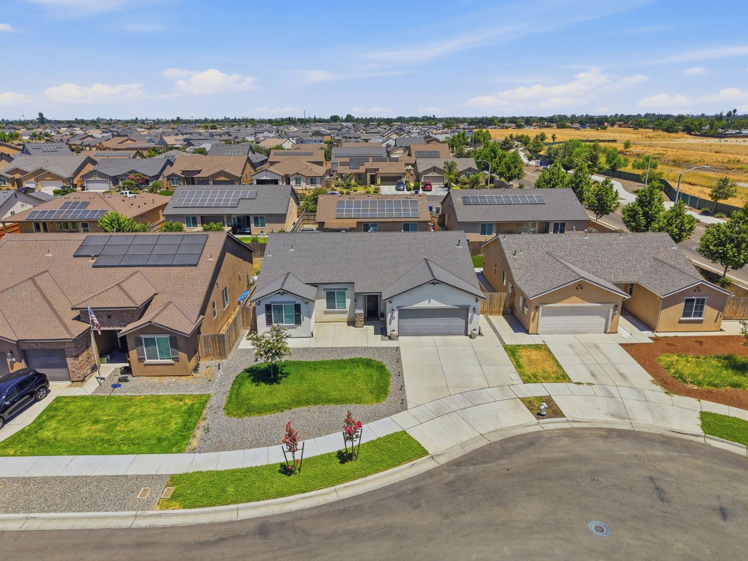 1326 W Sawtooth Pl, Hanford, CA 93230