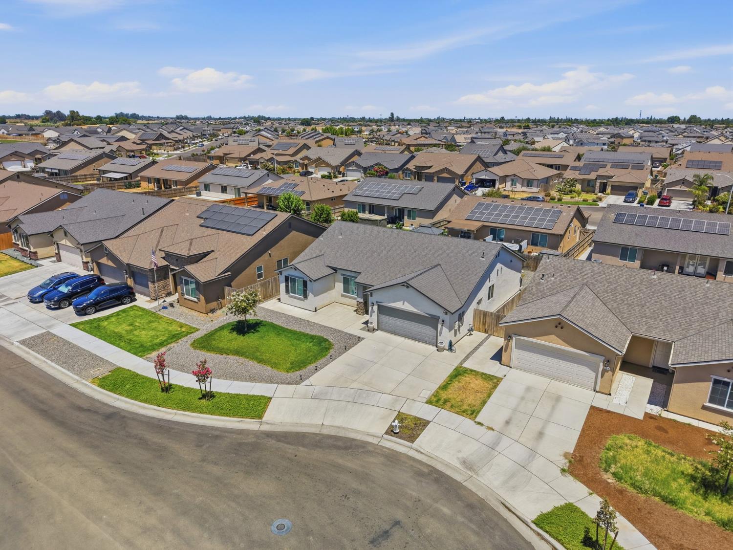 1326 W Sawtooth Pl, Hanford, CA 93230