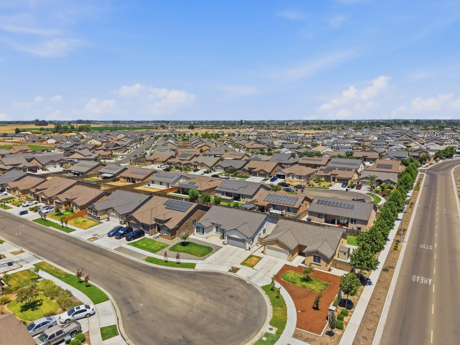 1326 W Sawtooth Pl, Hanford, CA 93230