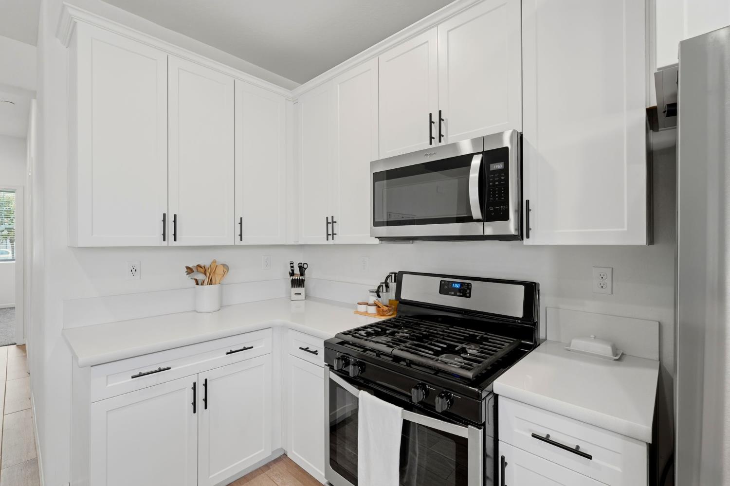 1326 W Sawtooth Pl, Hanford, CA 93230