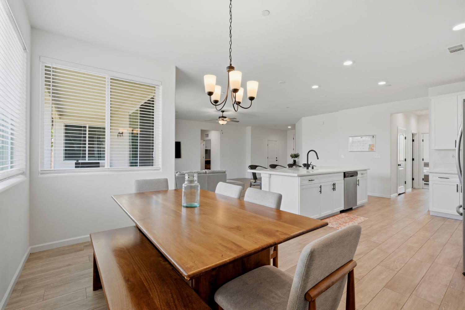 1326 W Sawtooth Pl, Hanford, CA 93230