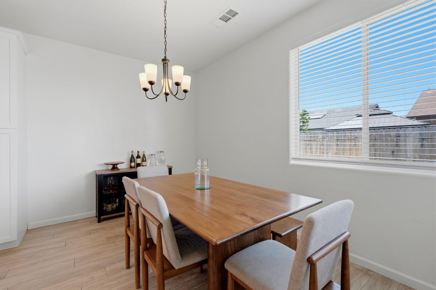 1326 W Sawtooth Pl, Hanford, CA 93230