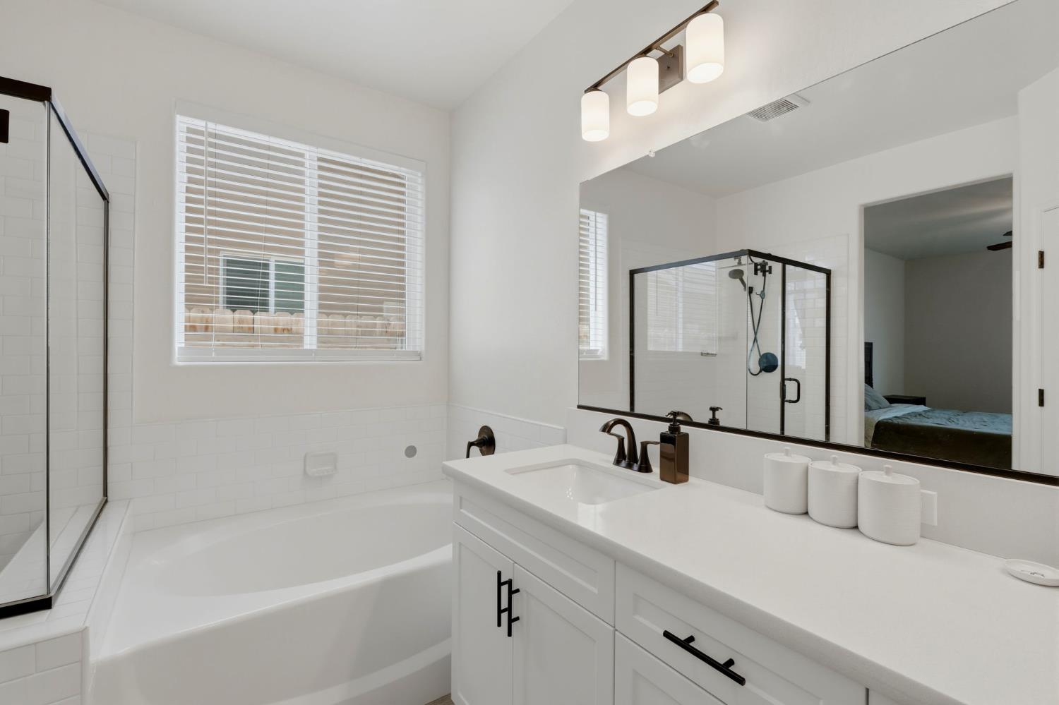 1326 W Sawtooth Pl, Hanford, CA 93230