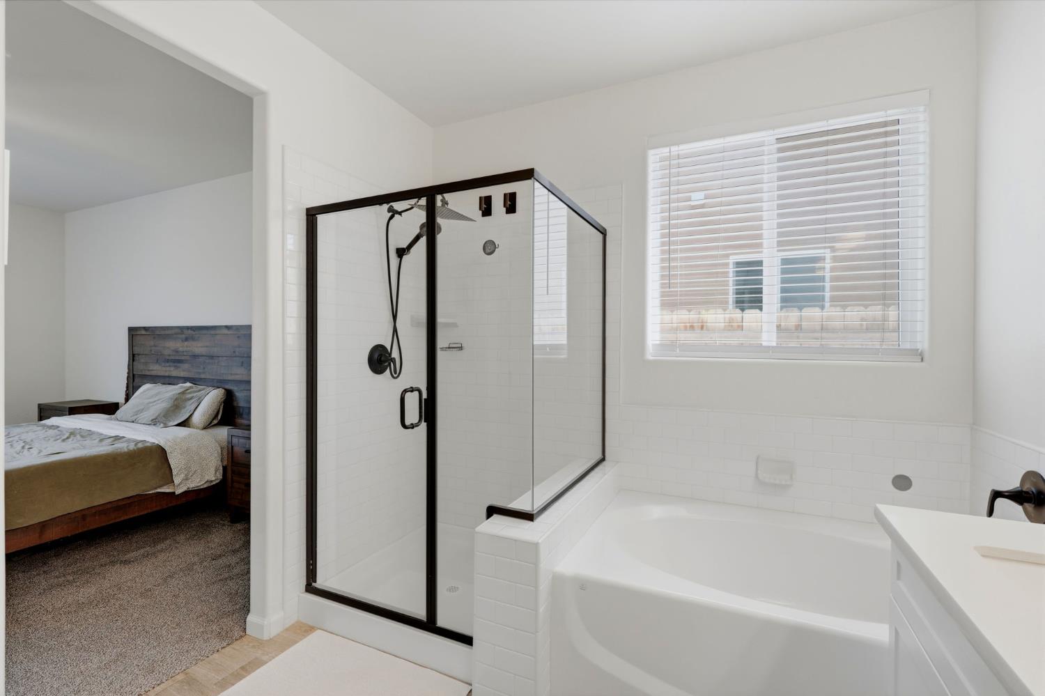 1326 W Sawtooth Pl, Hanford, CA 93230