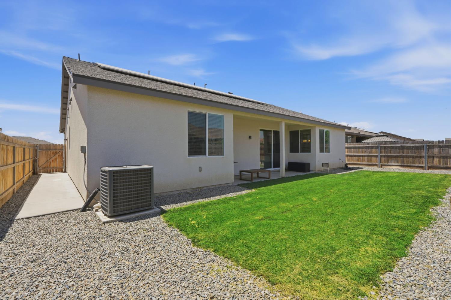 1326 W Sawtooth Pl, Hanford, CA 93230
