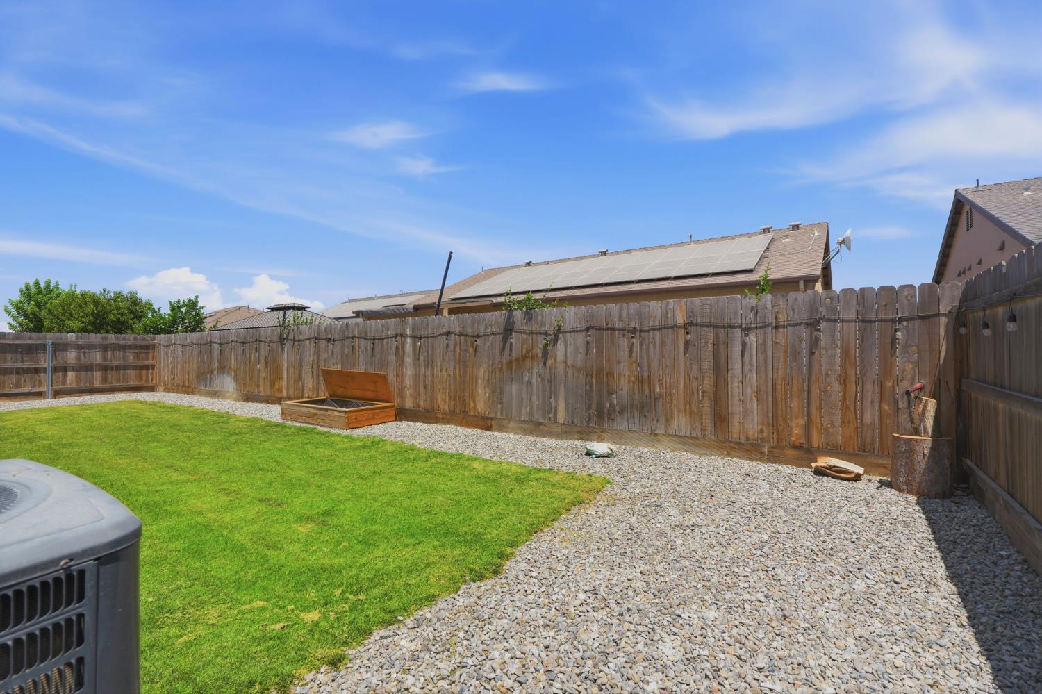 1326 W Sawtooth Pl, Hanford, CA 93230