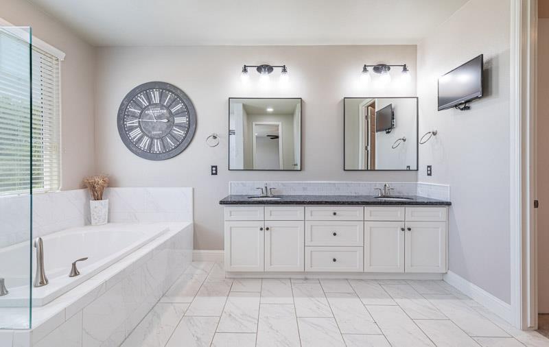 2674 Prescott Ave, Clovis, CA 93619