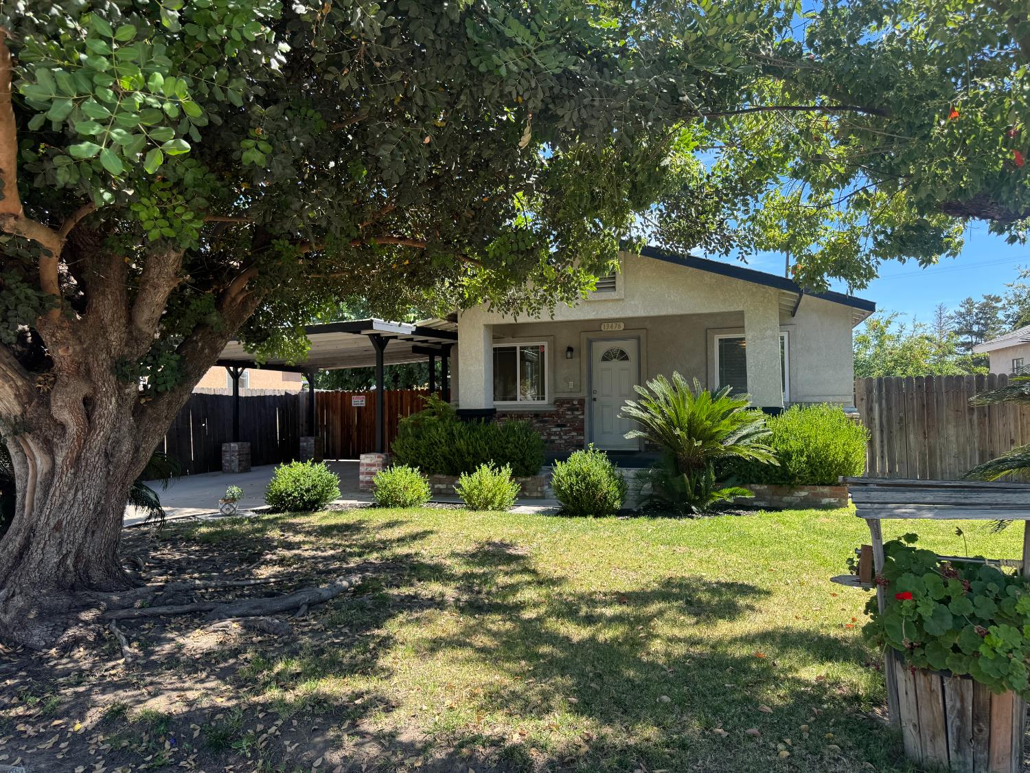 13476 S Pear Ave, Caruthers, CA 93609