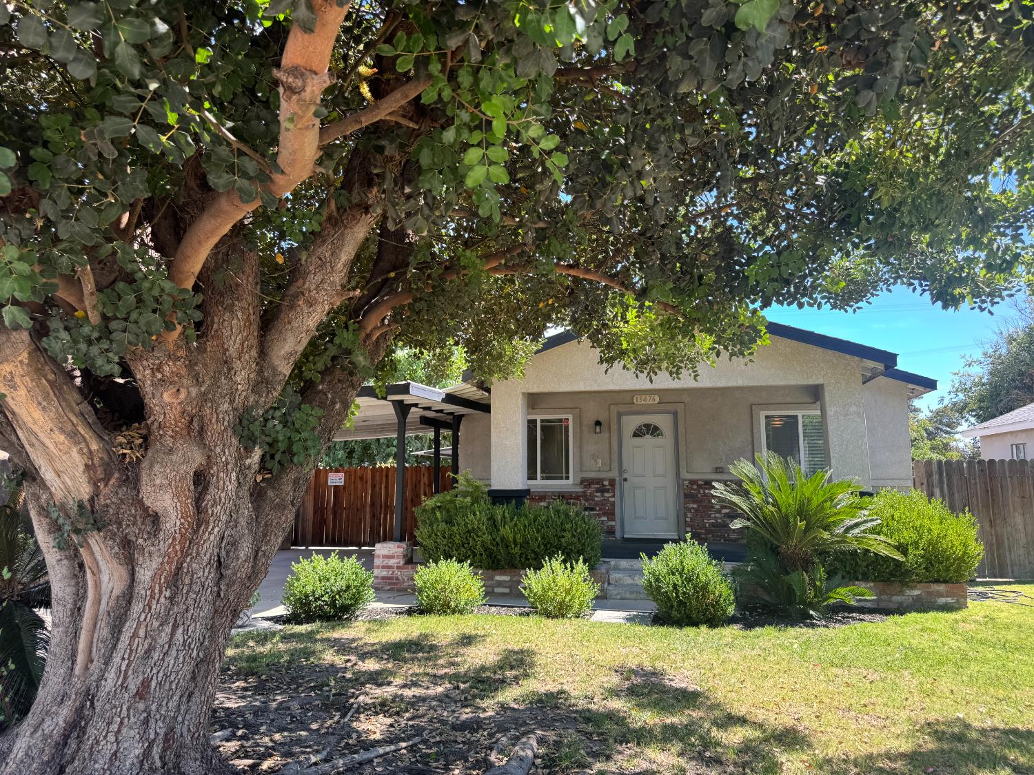 13476 S Pear Ave, Caruthers, CA 93609