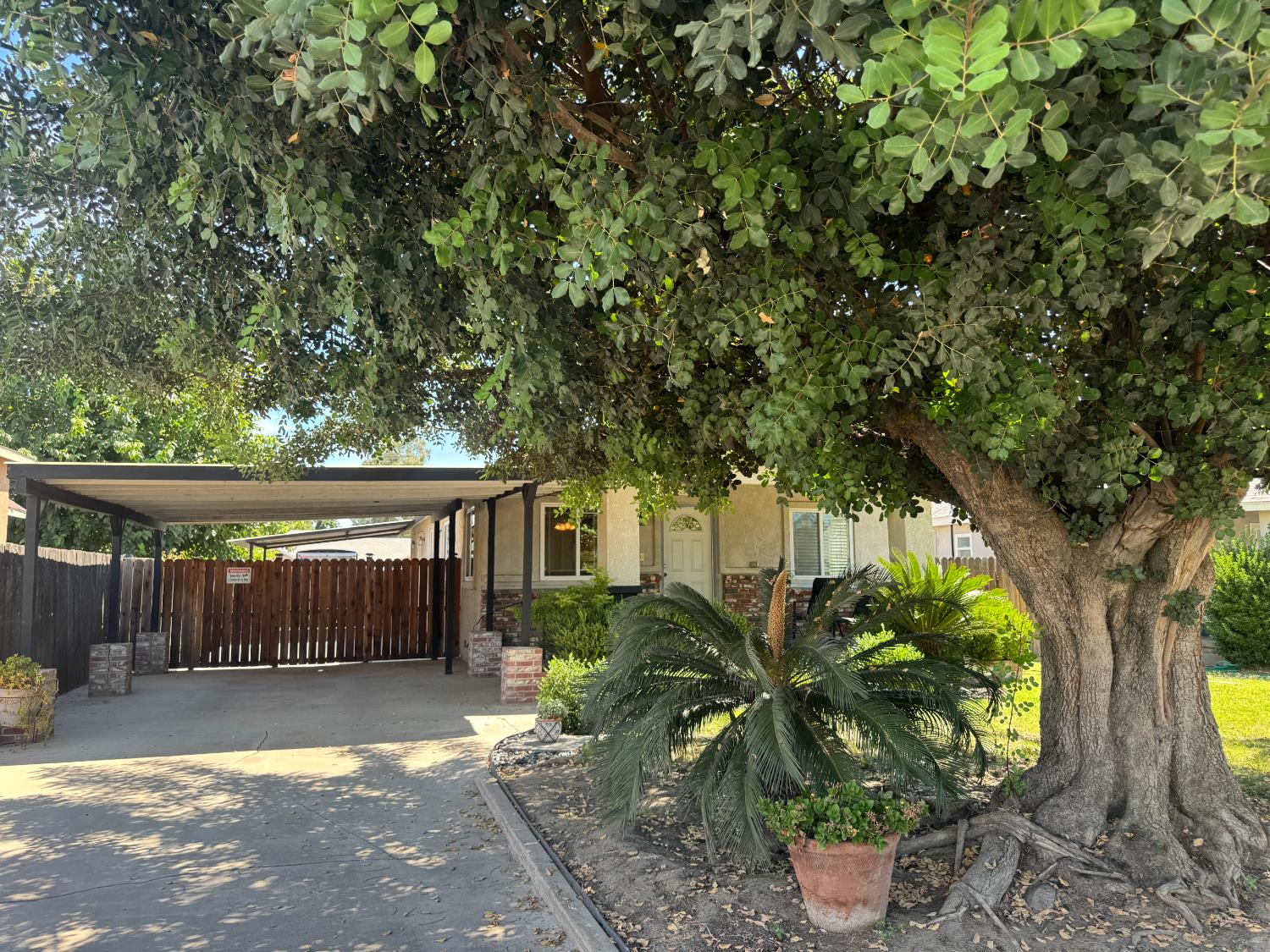 13476 S Pear Ave, Caruthers, CA 93609
