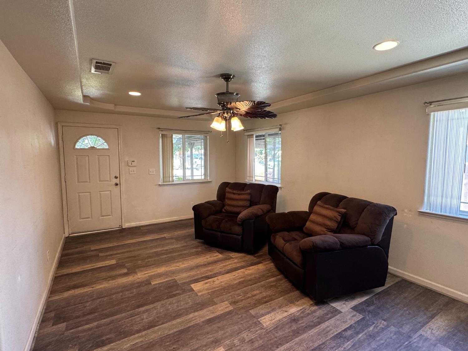 13476 S Pear Ave, Caruthers, CA 93609