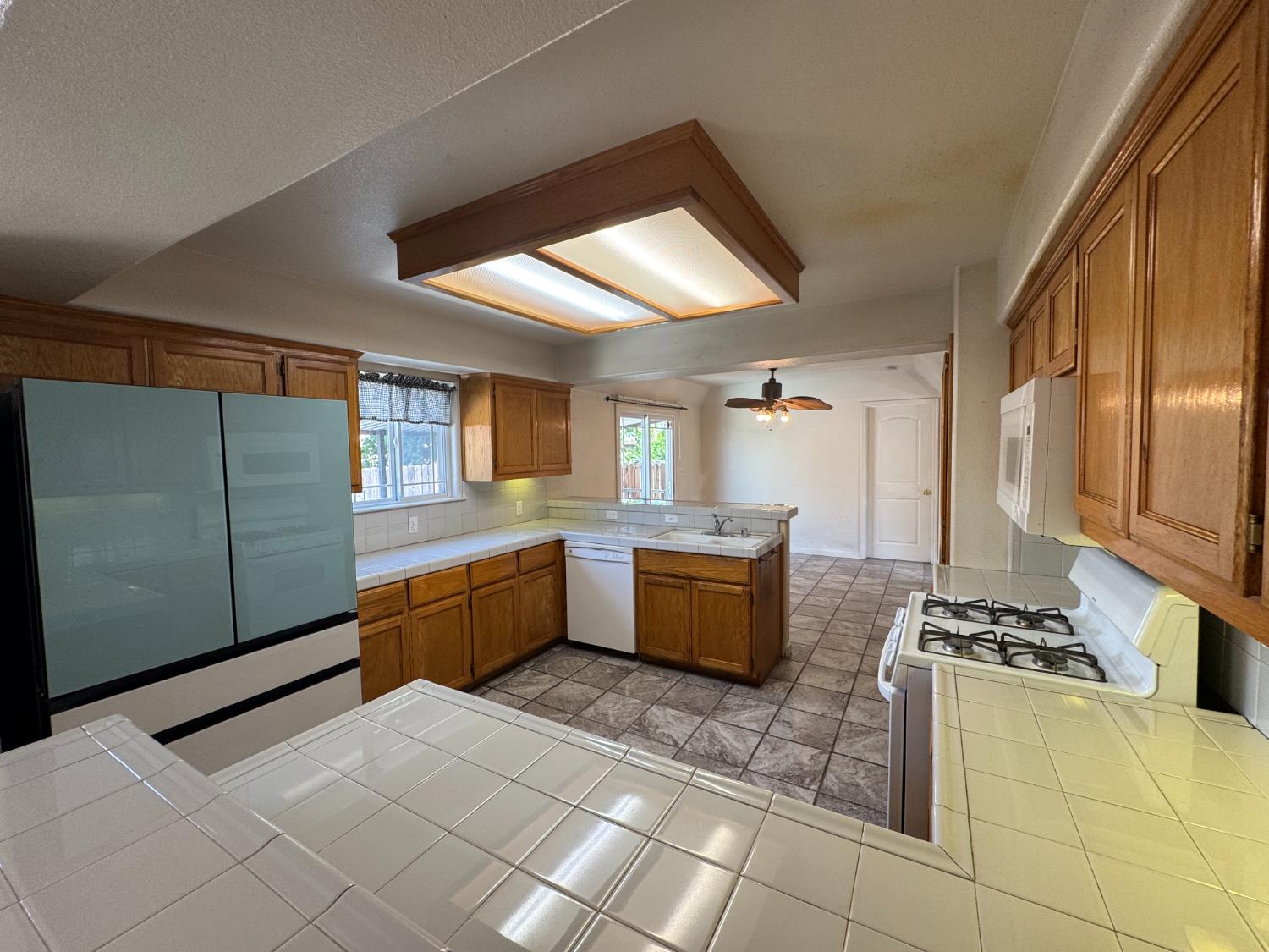 13476 S Pear Ave, Caruthers, CA 93609
