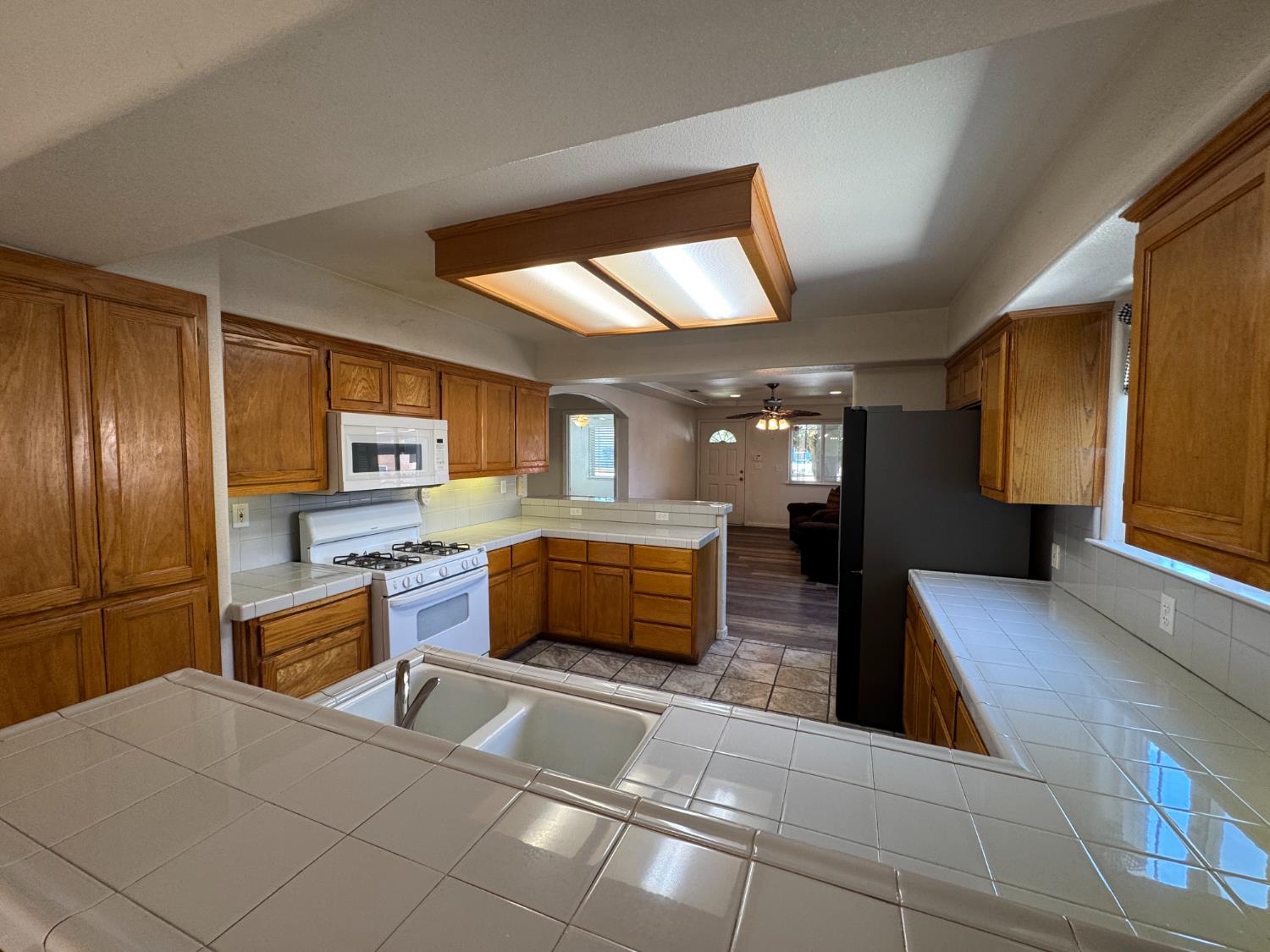 13476 S Pear Ave, Caruthers, CA 93609