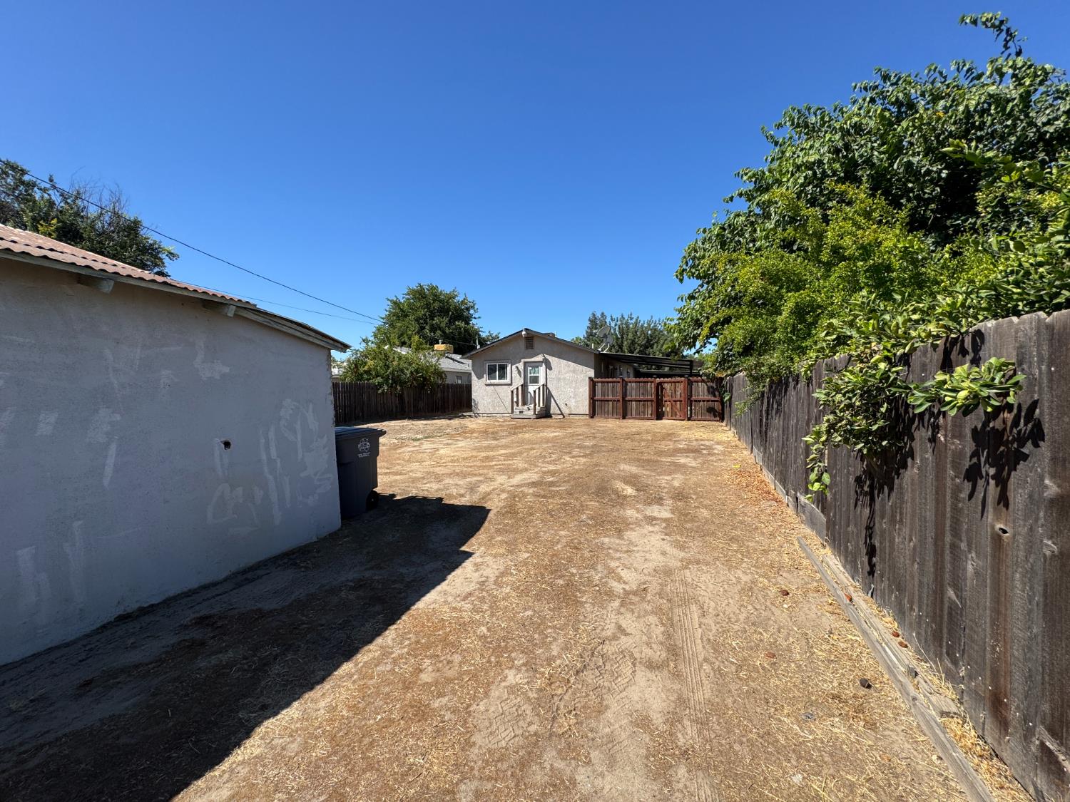 13476 S Pear Ave, Caruthers, CA 93609