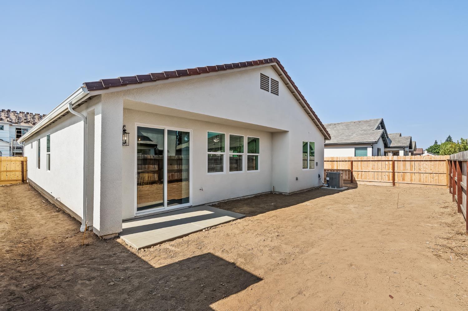 2474 E Okeefe Dr, Fresno, CA 93720