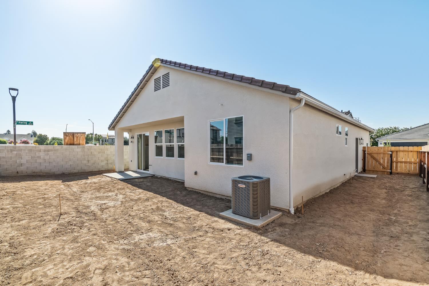 2474 E Okeefe Dr, Fresno, CA 93720