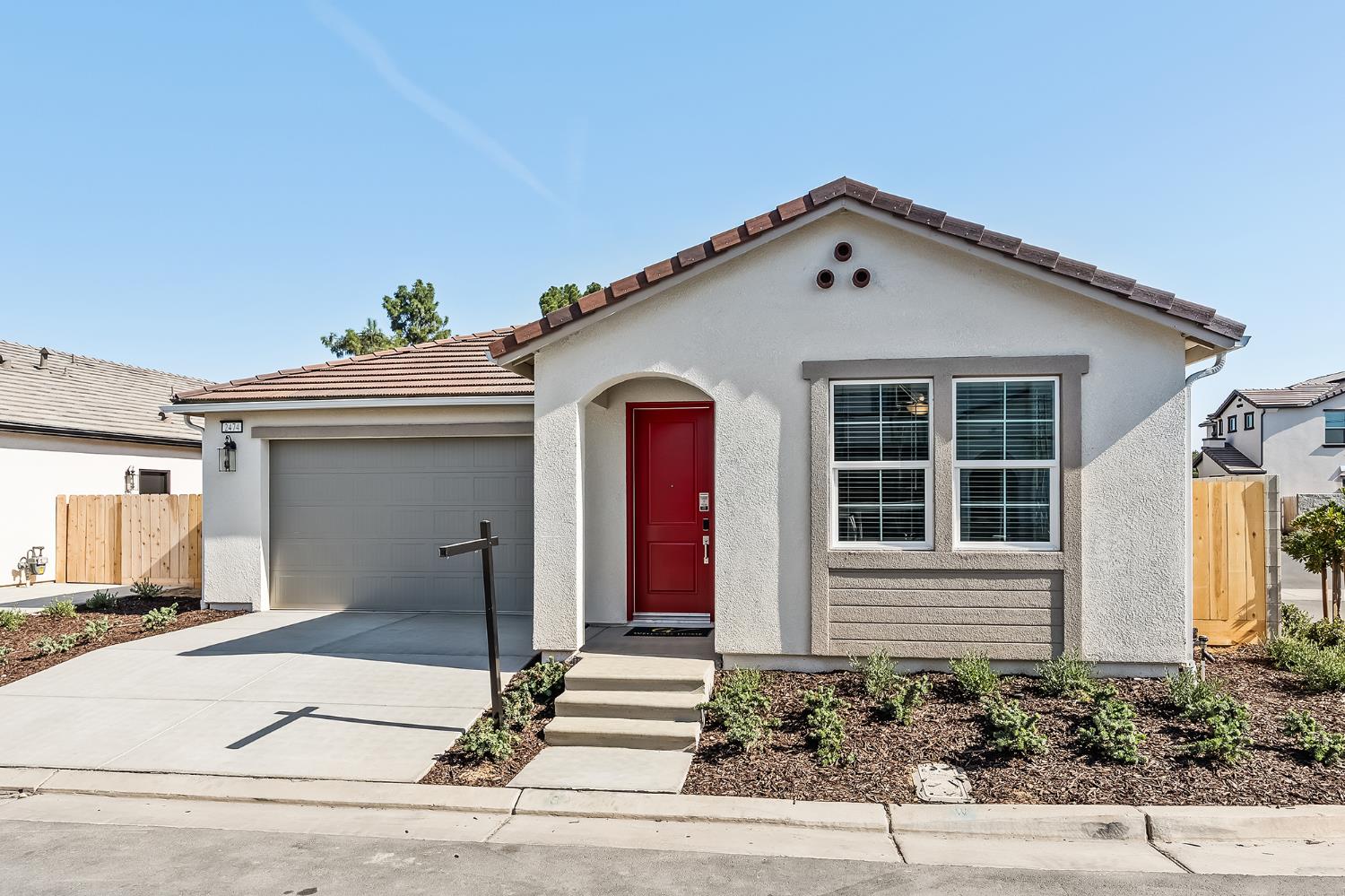 2474 E Okeefe Dr, Fresno, CA 93720