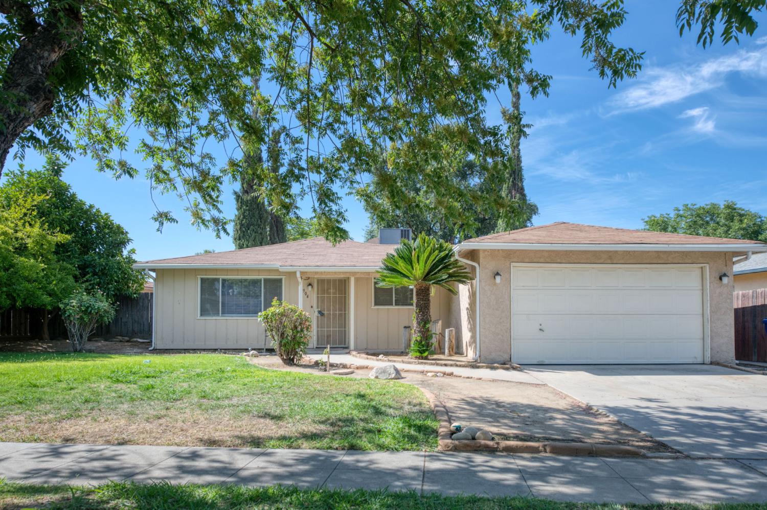 5904 E Pontiac Way, Fresno, CA 93727