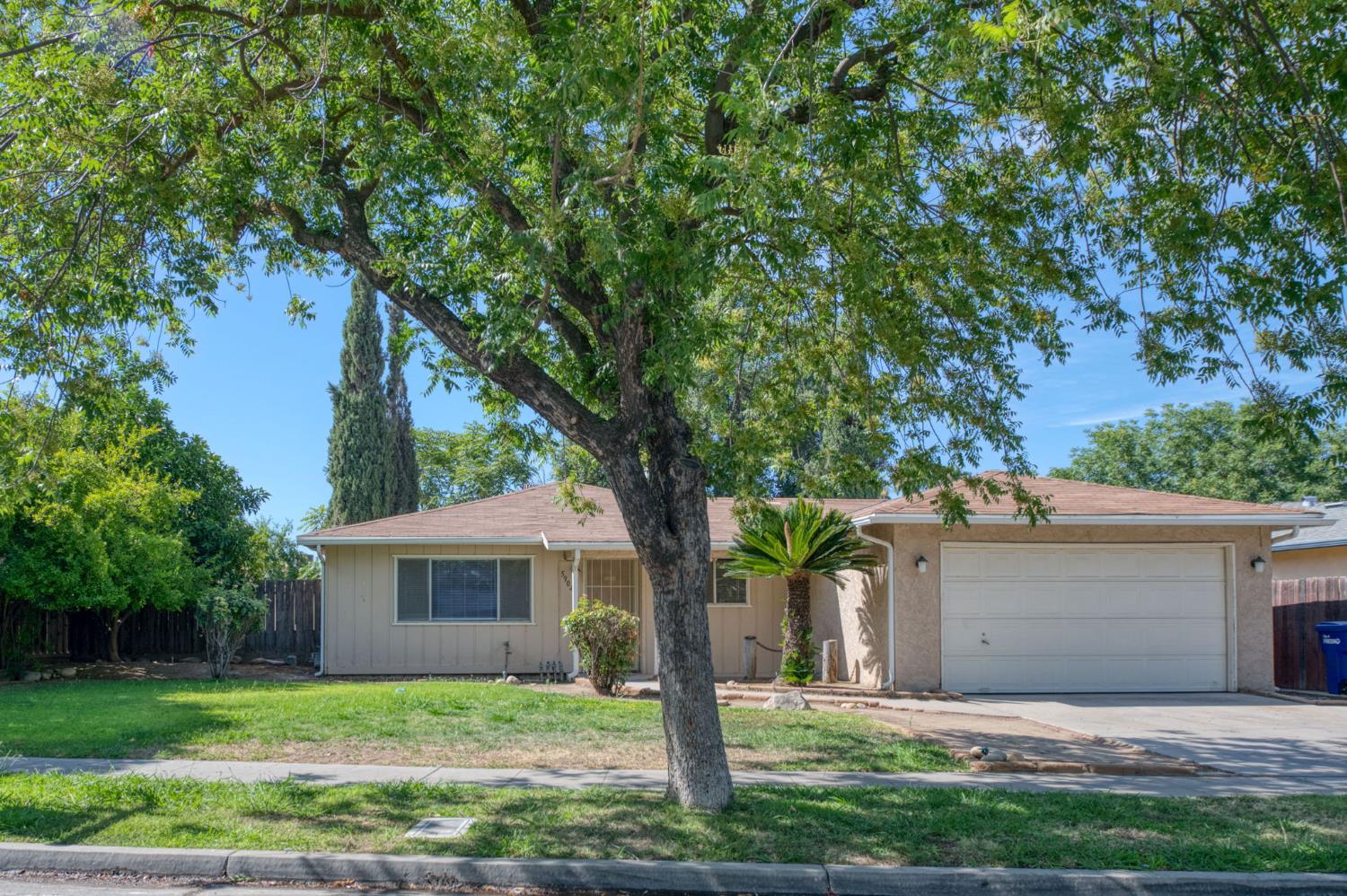 5904 E Pontiac Way, Fresno, CA 93727
