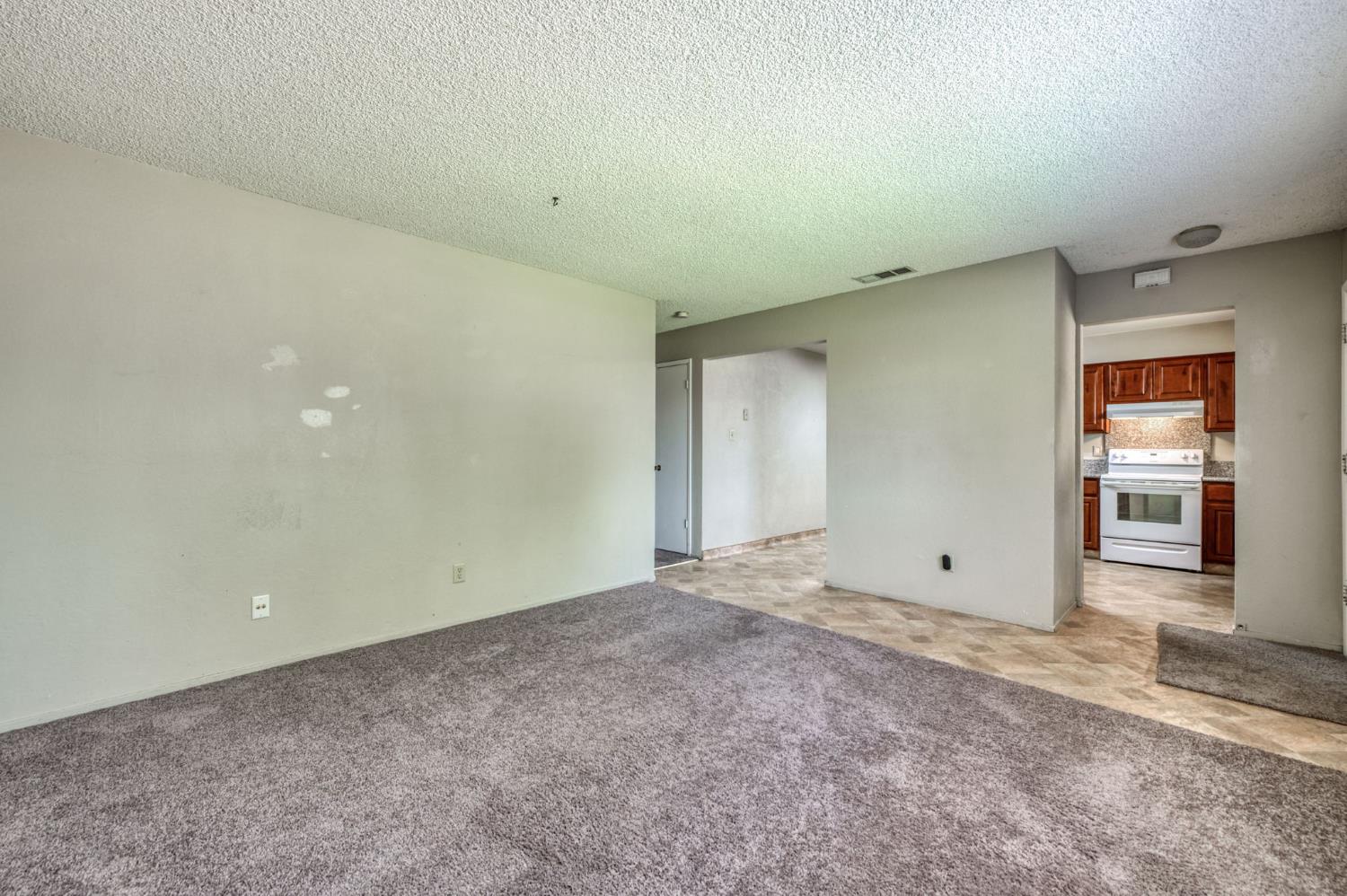 5904 E Pontiac Way, Fresno, CA 93727