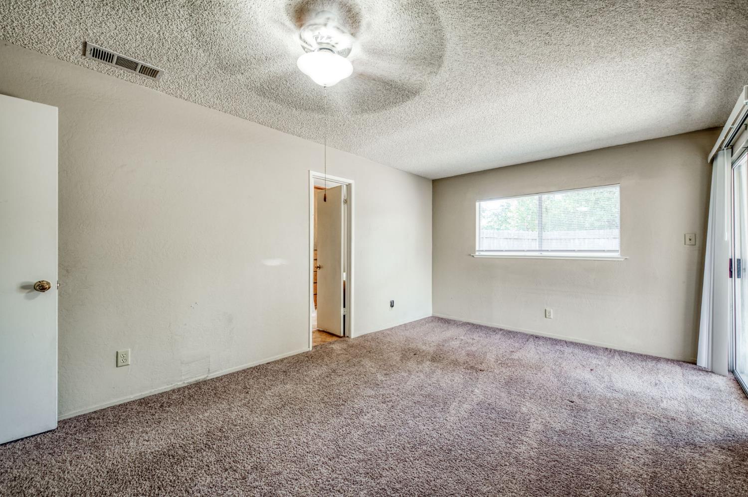 5904 E Pontiac Way, Fresno, CA 93727