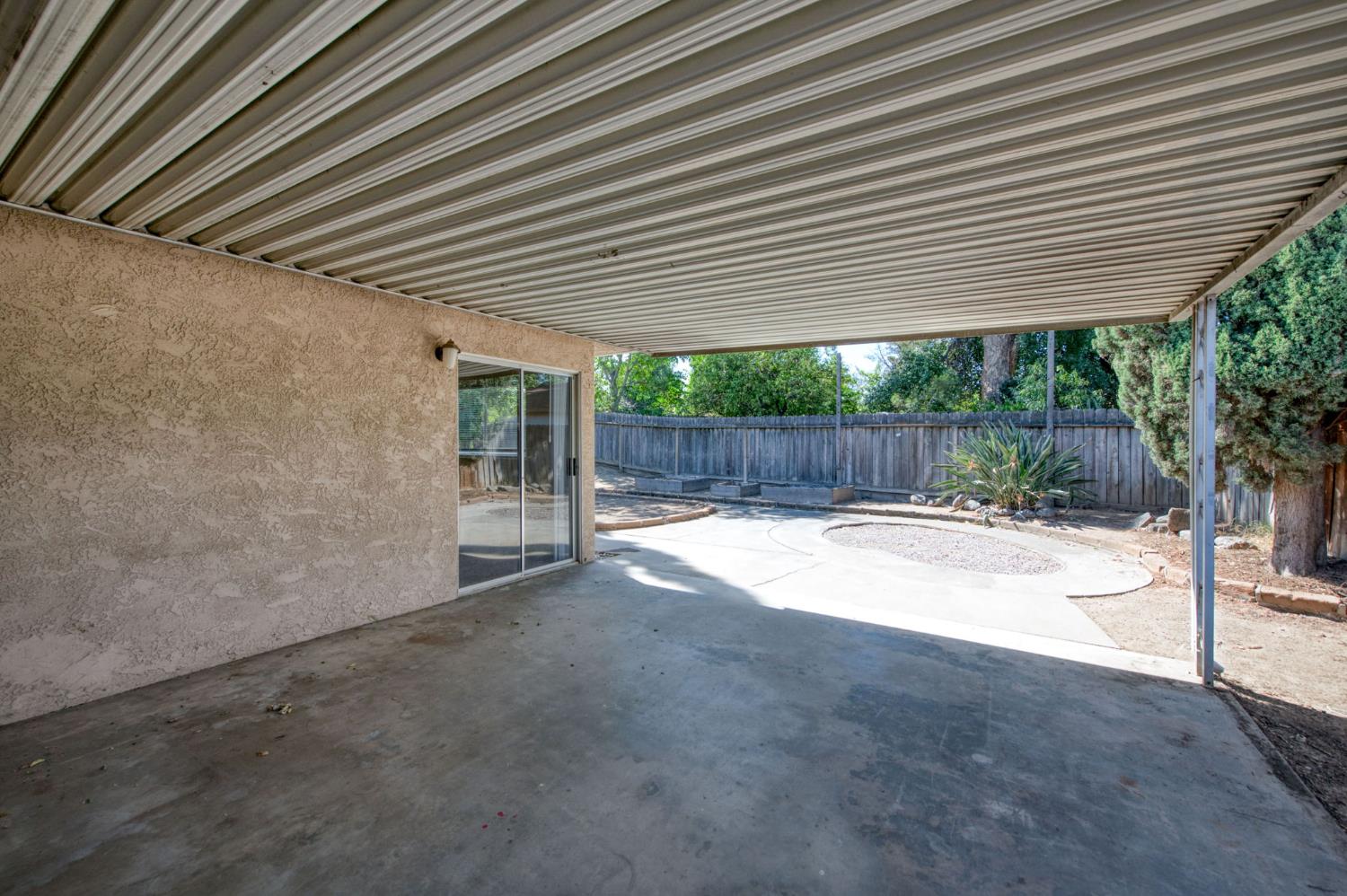 5904 E Pontiac Way, Fresno, CA 93727