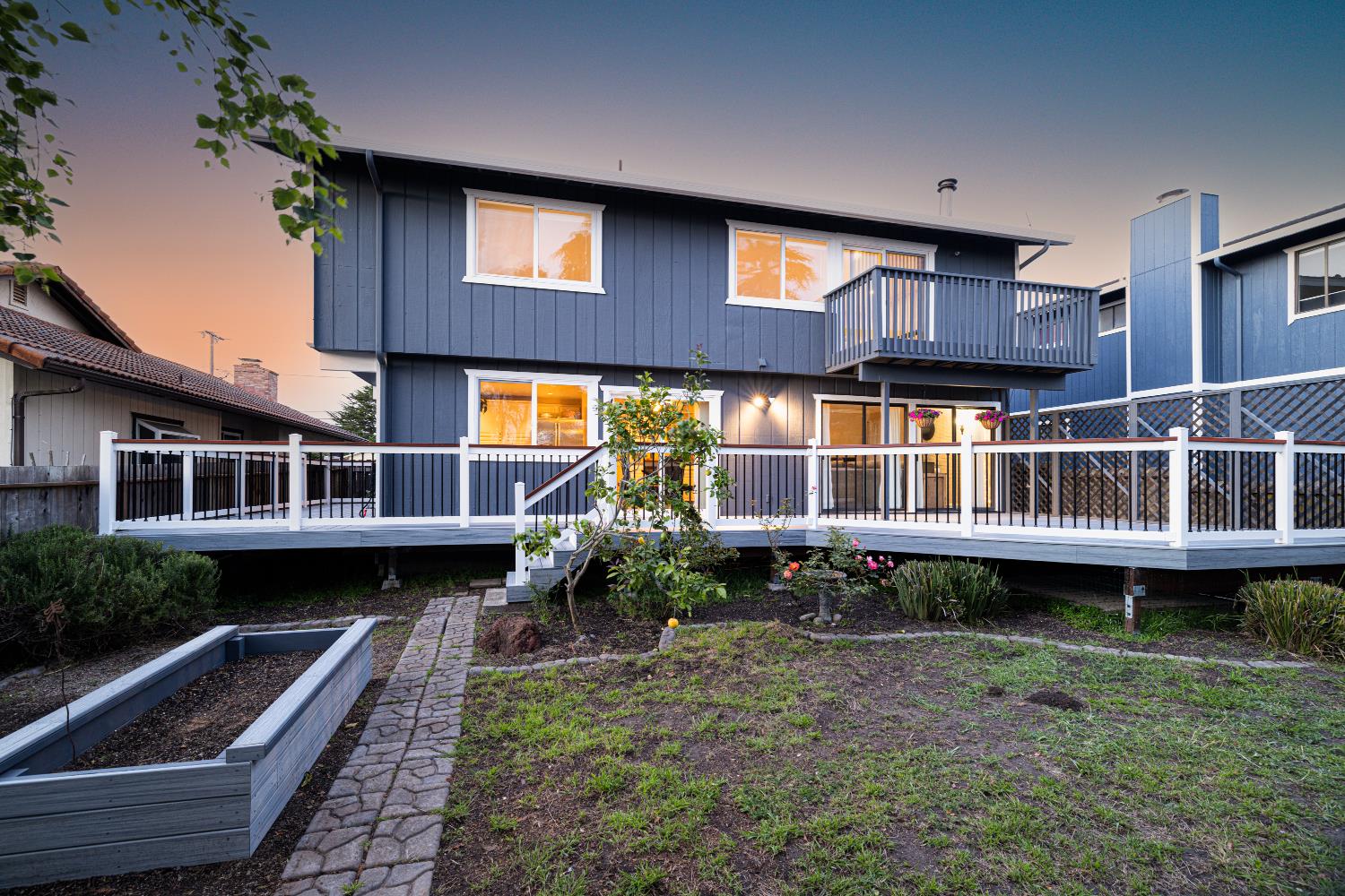 256 6th St, Half Moon Bay, CA 94037