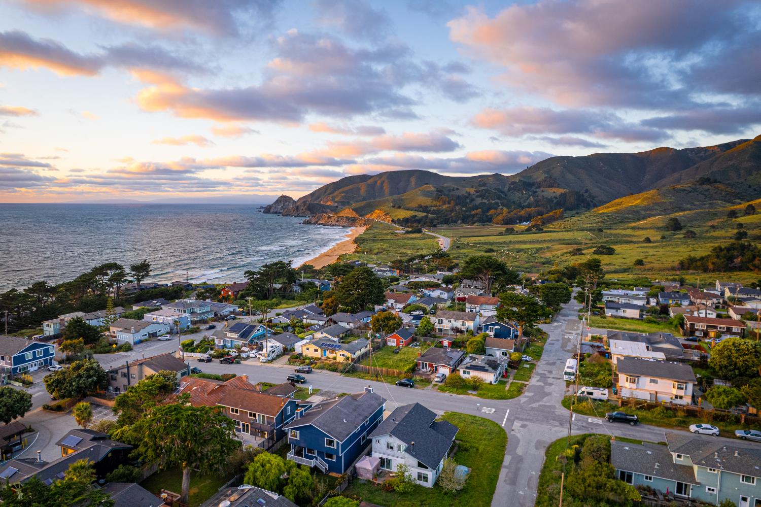 256 6th St, Half Moon Bay, CA 94037