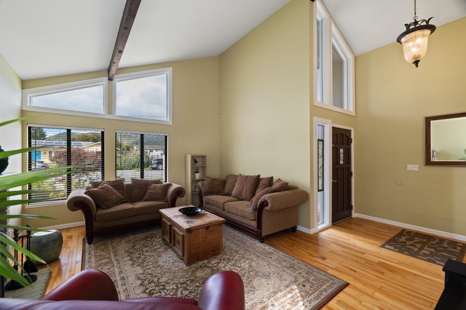 256 6th St, Half Moon Bay, CA 94037