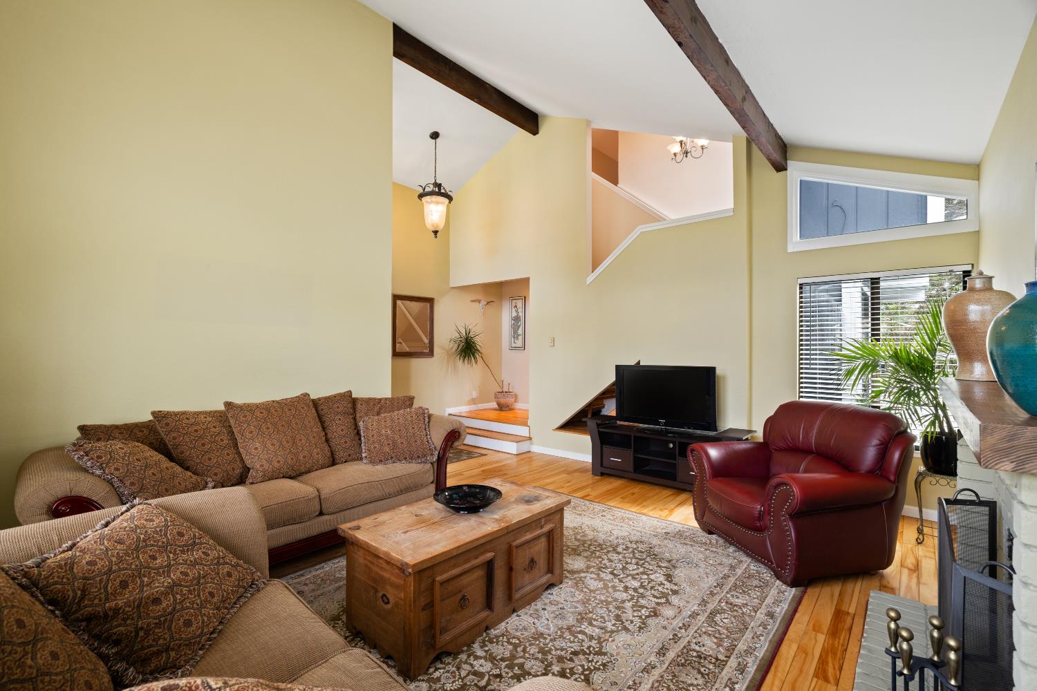 256 6th St, Half Moon Bay, CA 94037