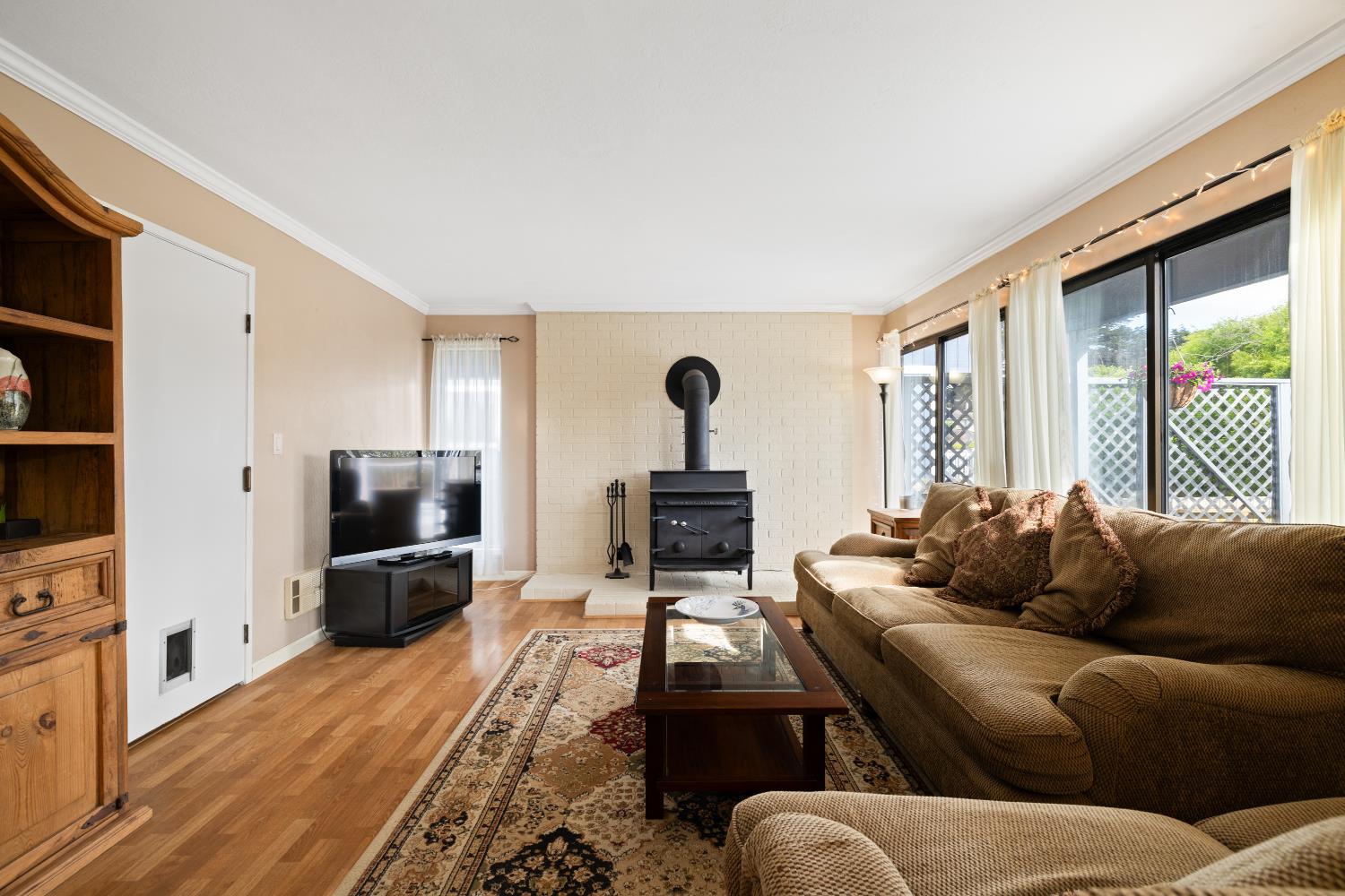 256 6th St, Half Moon Bay, CA 94037