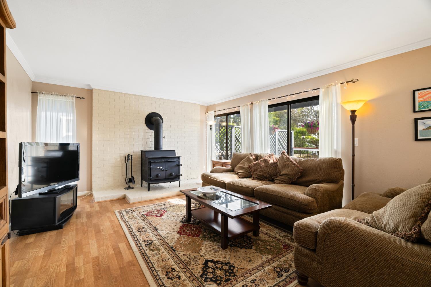 256 6th St, Half Moon Bay, CA 94037