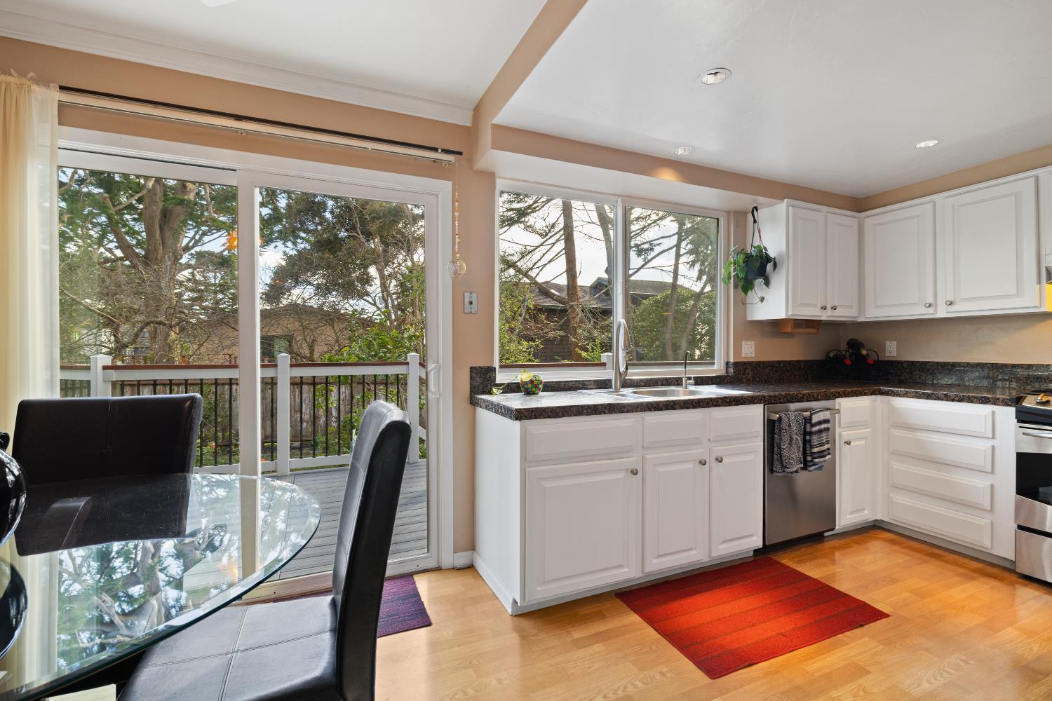 256 6th St, Half Moon Bay, CA 94037