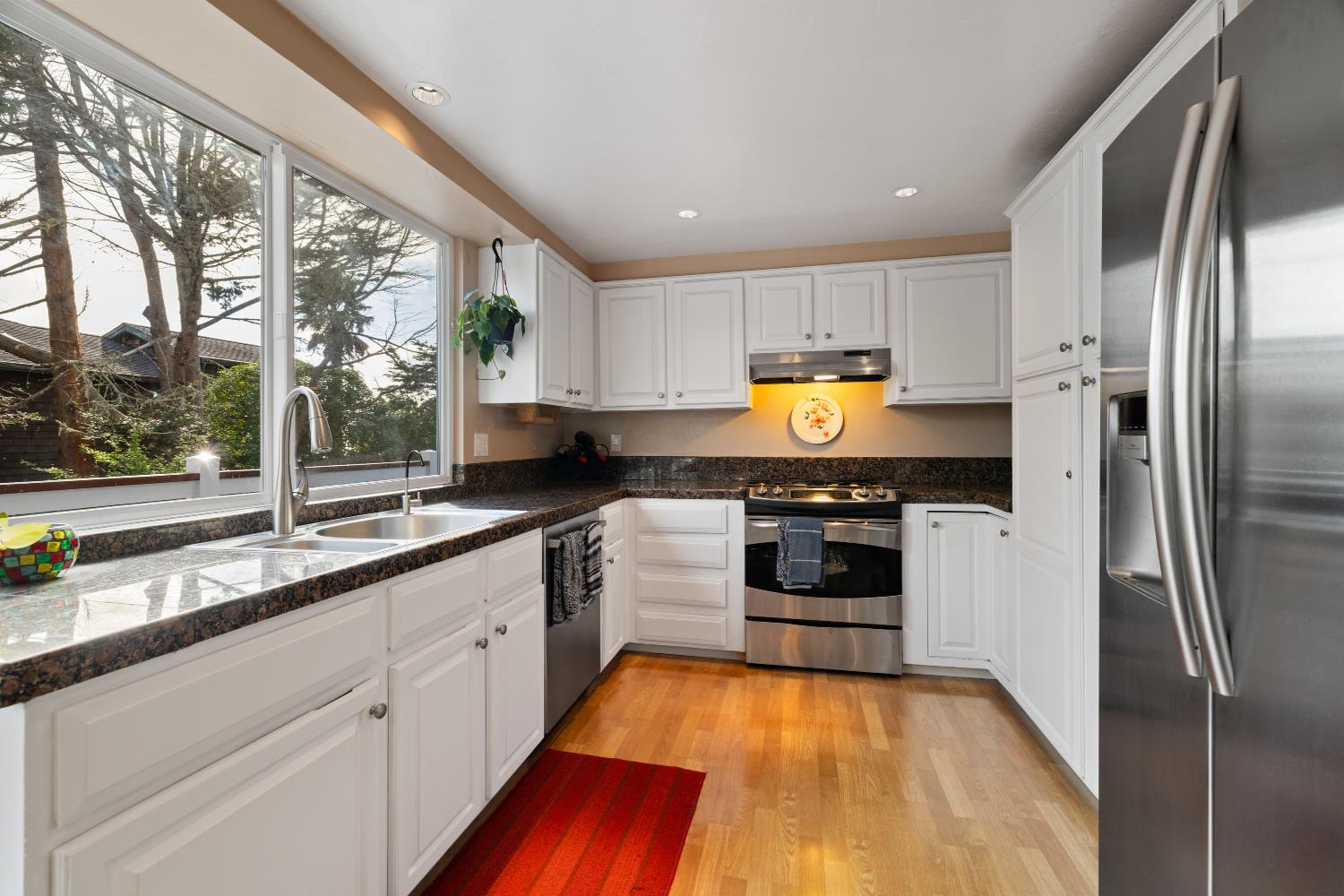 256 6th St, Half Moon Bay, CA 94037