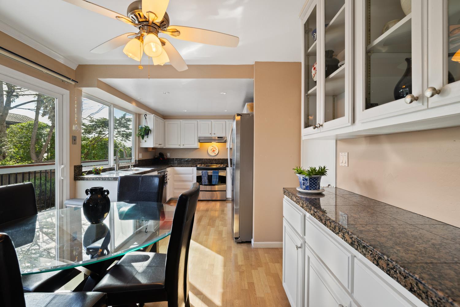 256 6th St, Half Moon Bay, CA 94037