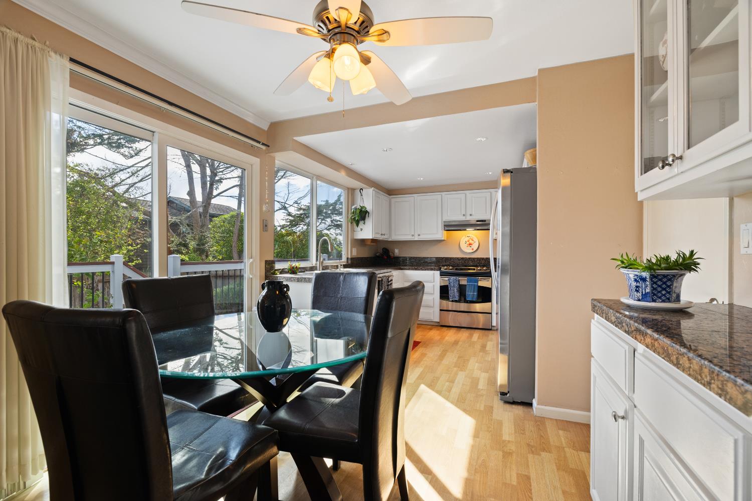 256 6th St, Half Moon Bay, CA 94037