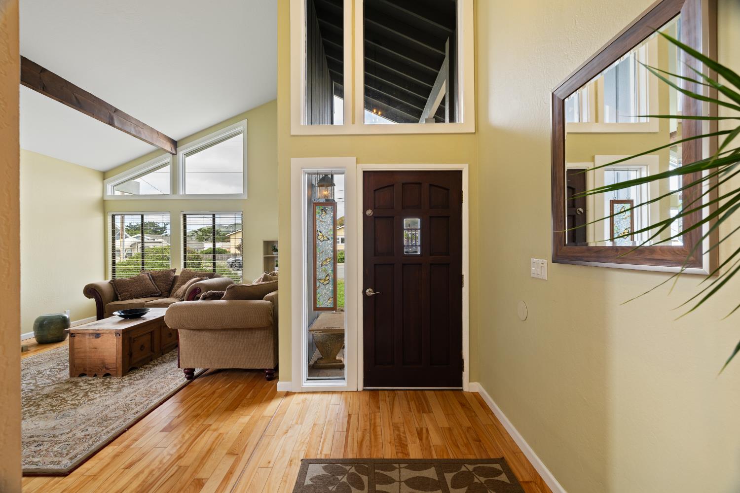 256 6th St, Half Moon Bay, CA 94037