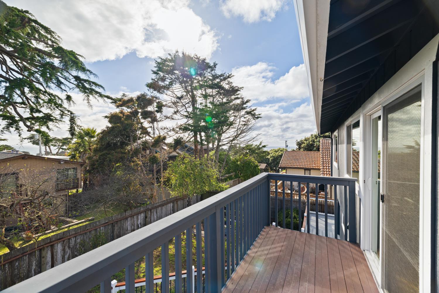 256 6th St, Half Moon Bay, CA 94037