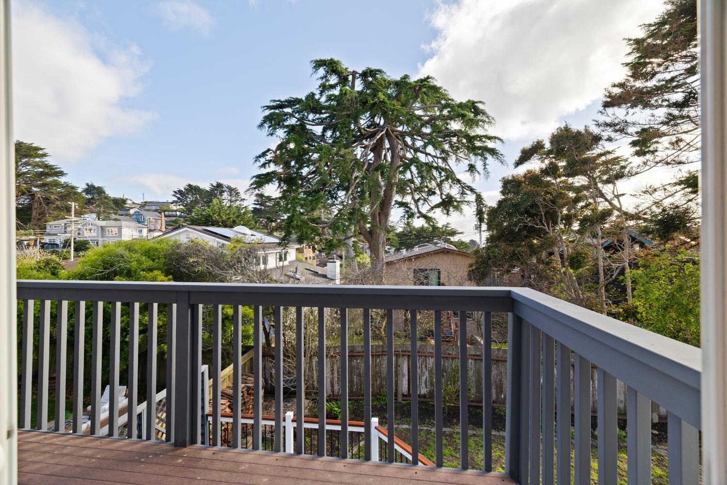 256 6th St, Half Moon Bay, CA 94037