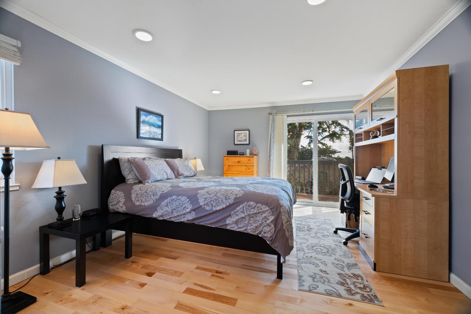 256 6th St, Half Moon Bay, CA 94037