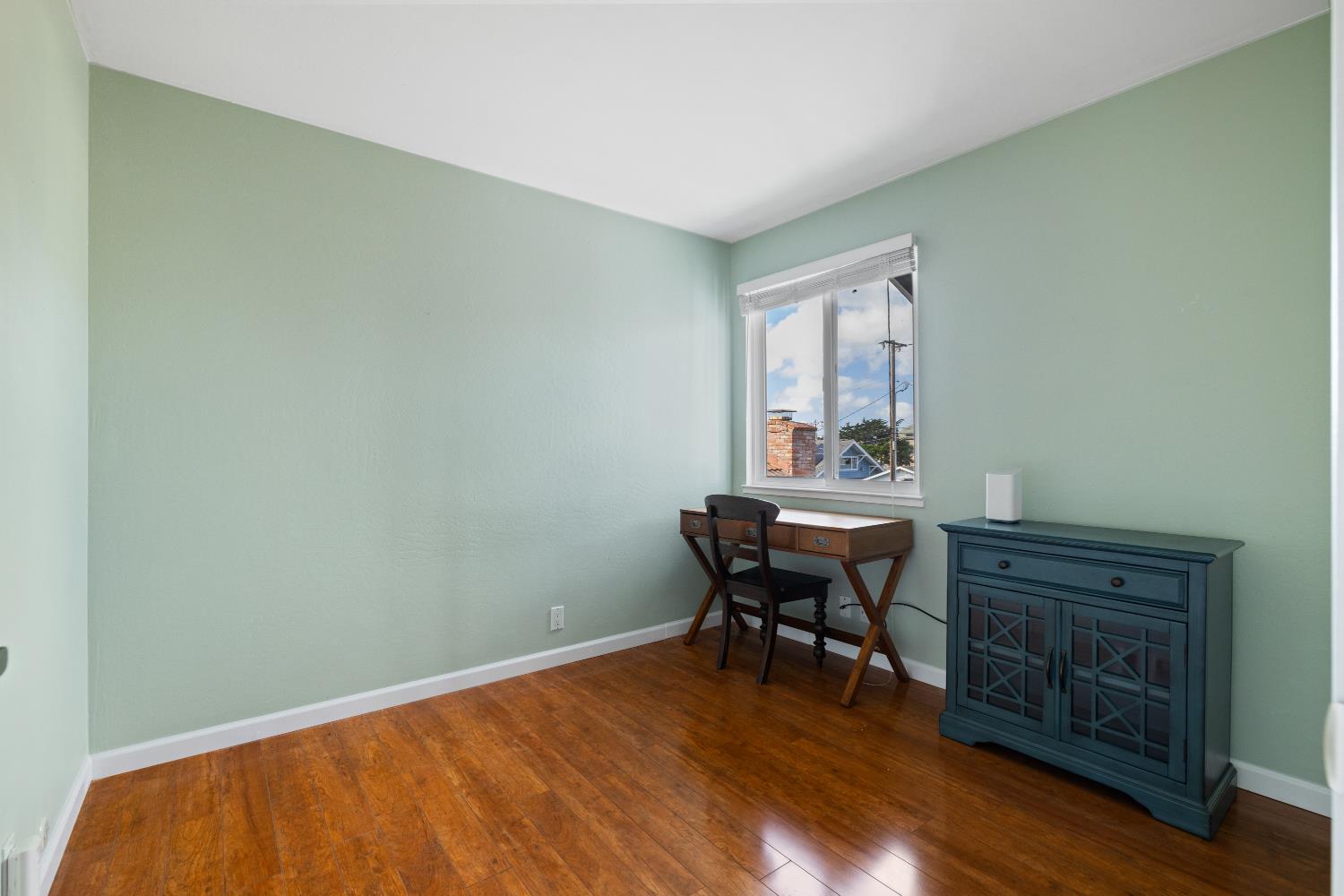 256 6th St, Half Moon Bay, CA 94037